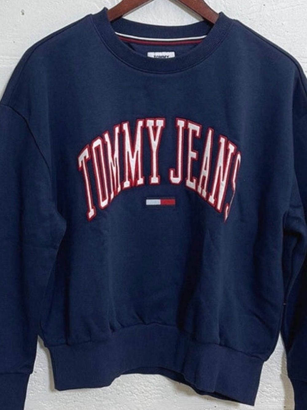 Vintage Tommy Jeans Navy Cropped Crewneck Sweatshirt with Red Logo